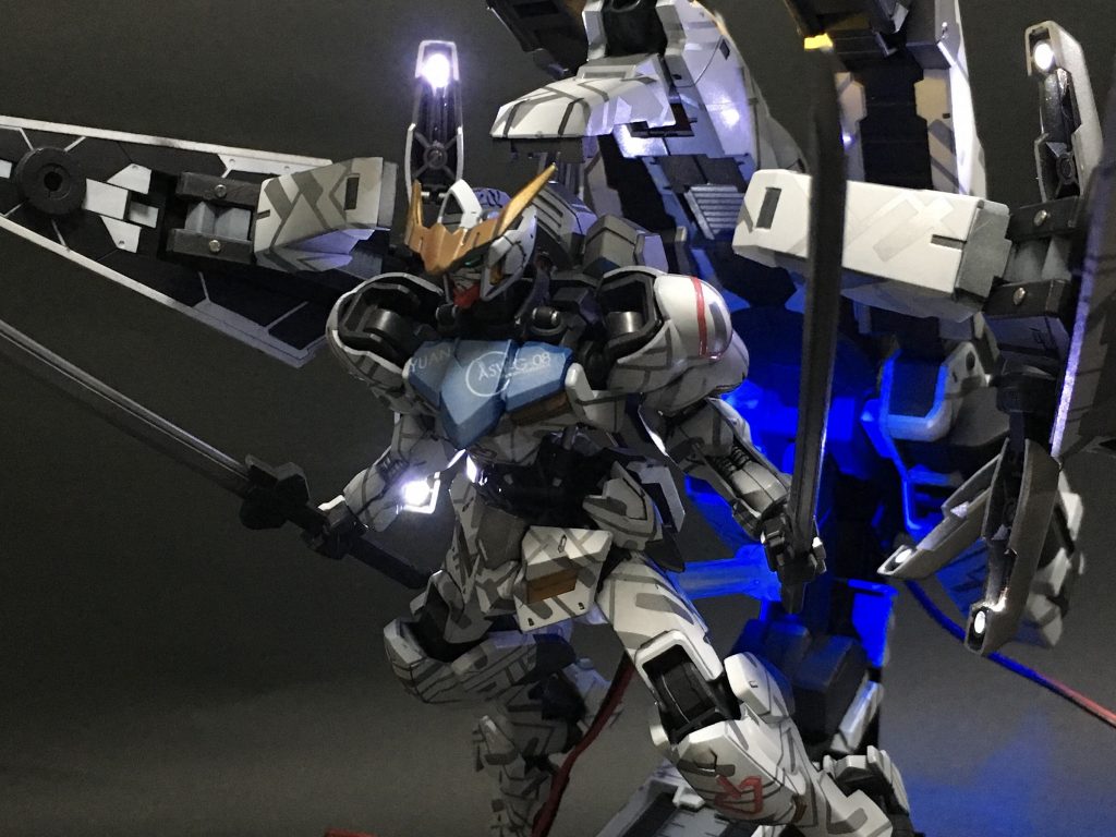 バルバトス部分のアップです。切り離し、加速前のフワッとした感じが伝われば幸いです。