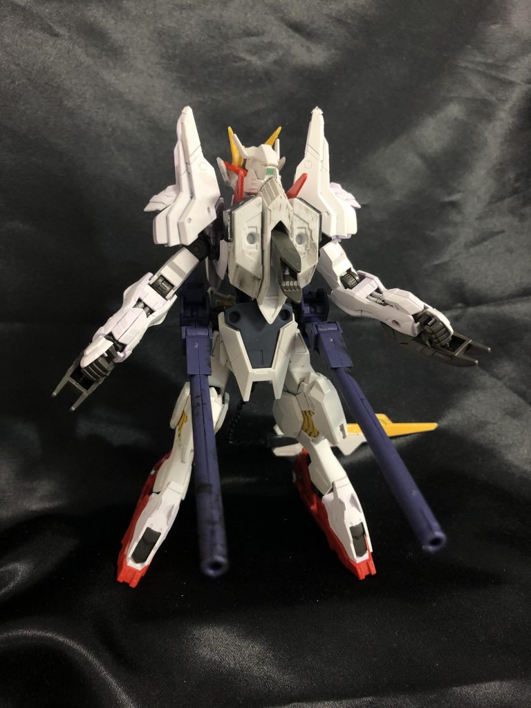 反転した姿です。ブラスターバックパックを装着することで射撃専用機になります。