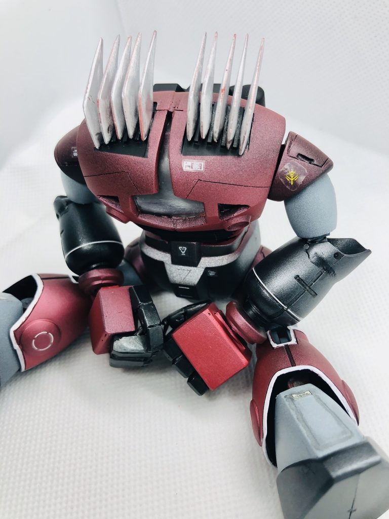 膝の可動は旧キットのままとしたため、基本棒立ちポージングですが、こんなかわいいポーズも可能。