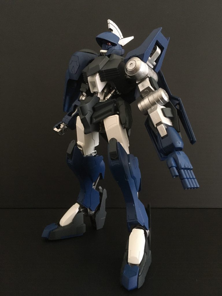 ギャラルホルンの機密文書によれば、厄祭戦当時、新規フレームの開発計画は複数存在していた。中でも特殊部隊「爱丽丝(アリス)」によって試験運用されていた3機の戦術実証機「アザゼルシリーズ」は、後のガンダム・フレーム開発に大いに役立ったと記されている。+  