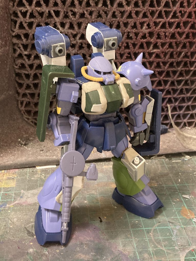 ベースキット:当たり前のようにハイザック
その他:ハイザック
胸部装甲はハイザックの胸部を分割してパテとプラ板で分割＆延長＆巨大化したものをチョバムアーマーのように装着．

かたることは
とくに
ない( ˙³˙)