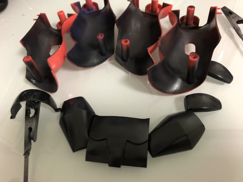 パーツ裏の黒塗装ヨシ！