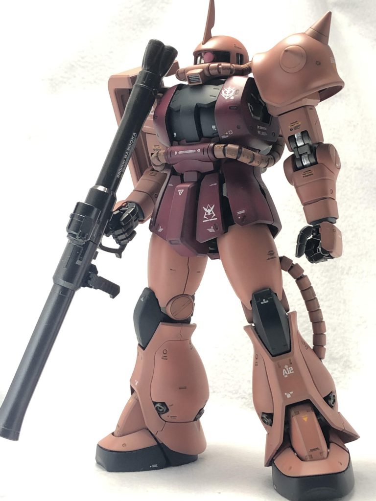 ピンクの部分はオキサイドレッド下地にシャアピンクを、赤部分は黒下地にローズディープレッドとシャアピンクの混色を吹いています 