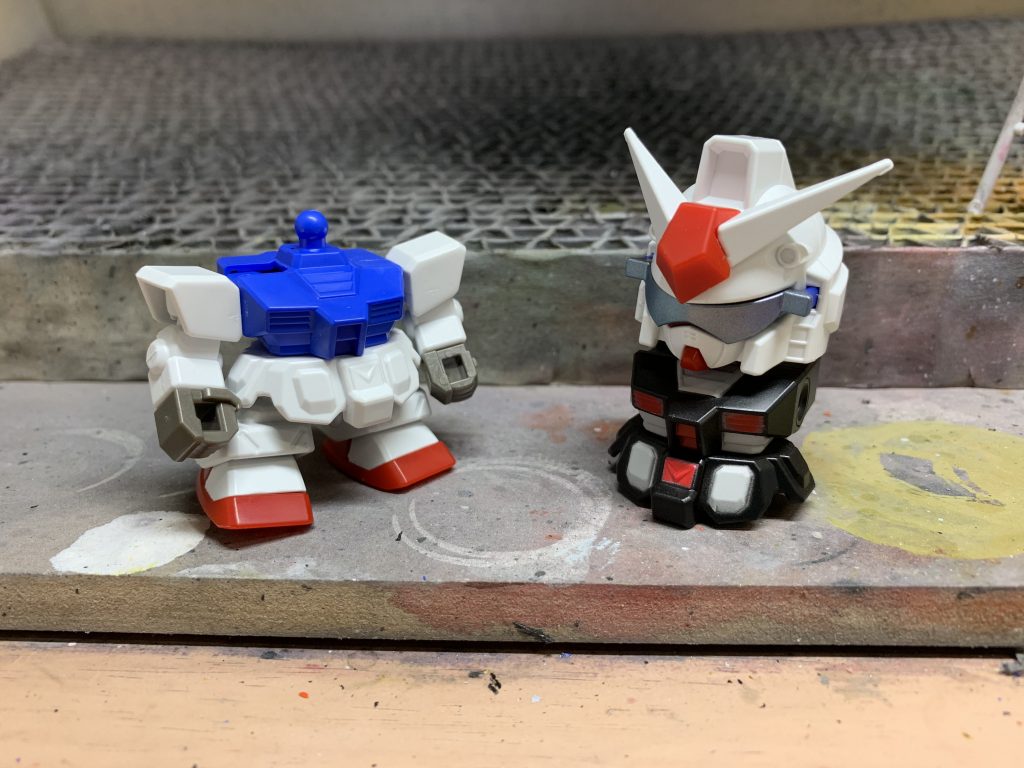 製作工程です…といっても色塗り変えた程度なので特に記述する事はないかも しいて言うなら塗り分けのためのマスキングがクッソ面倒くさかった…。  +