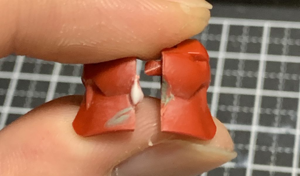 1番苦戦したのが頭の後ろの合わせ目です…片方にでっぱりを作り直して処理しました
+