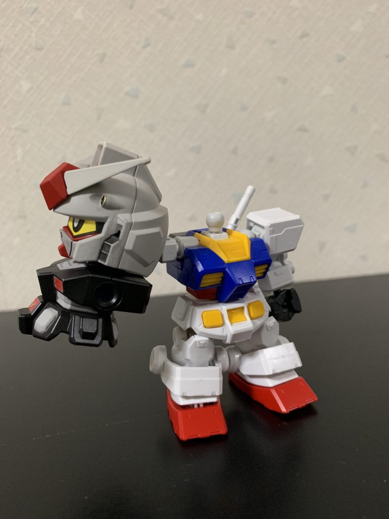 初めはクロスシルエットと合体する設定にしようかと思っていましたが、試しにはめてみたところ、ジョイント口径が合っていないのか、腕のジョイント穴が広がってしまったためボツにしました。 +