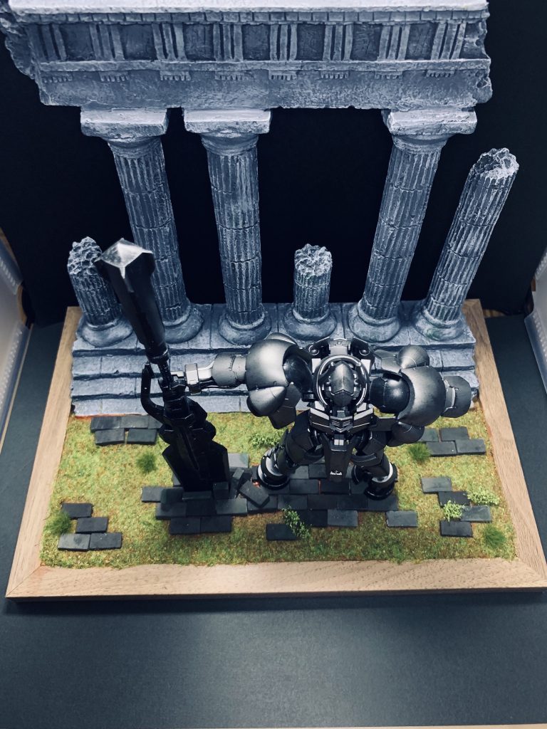 頭上から
土台は100均のコルクボード
他の材料はラピュタのロボット兵のジオラマを作った時の余り物です