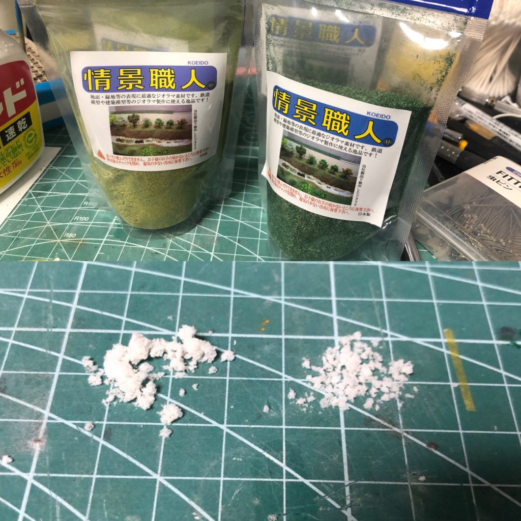 草原の表現。
情景職人という粉末状のものをボンドでベタベタにした上に撒いてます。初めてなのでどのくらい使うかわからず適当に買ったらめちゃくちゃ余る。
百均で売ってる芝っぽいシートもありかと思いましたが、一色の整った感じがそぐわないと思い不採用。
花の表現。
過去にもやってますが百均の模型用スポンジを使用。そのまま使うと粒が大きいのでナイフで刻みました。
もちろん白い粉状のものも売ってますが、滅多に使うものではないので努力で節約。