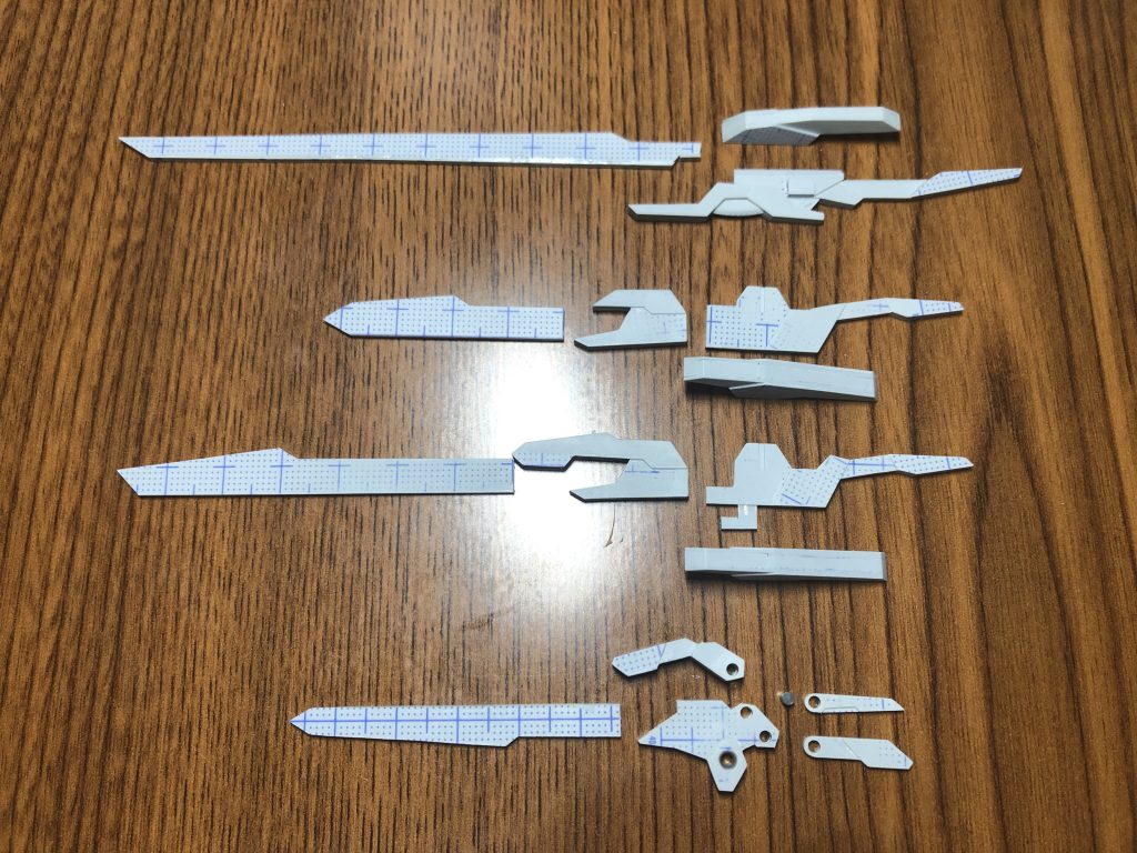 プラ板工作の武器類は、積層を活かしてバラバラに分割できるように意識しました。塗装が大分楽になります。