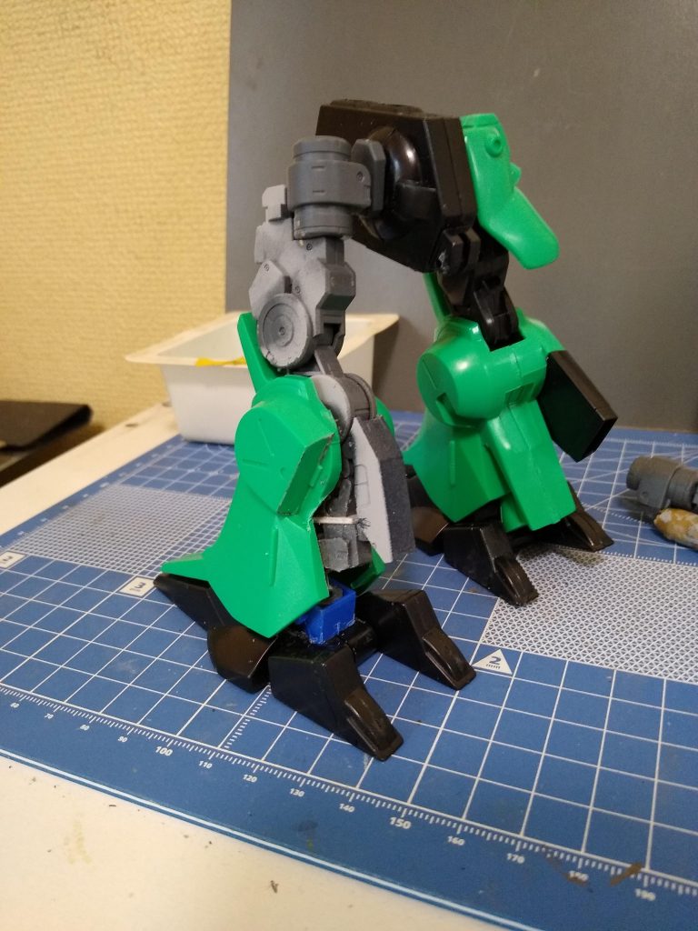 脚は上図のようにグレイズのフレームを使用しています。