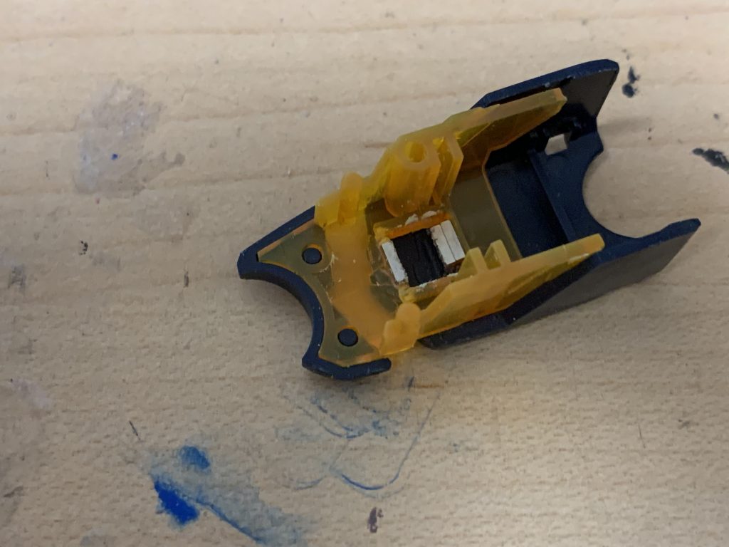 MGの脚長問題は、太腿のギミック無くして、ネオジムで長さ変えずにスライドする形にして回避。
プロポーション保ったまま変身出来るのでオススメです。