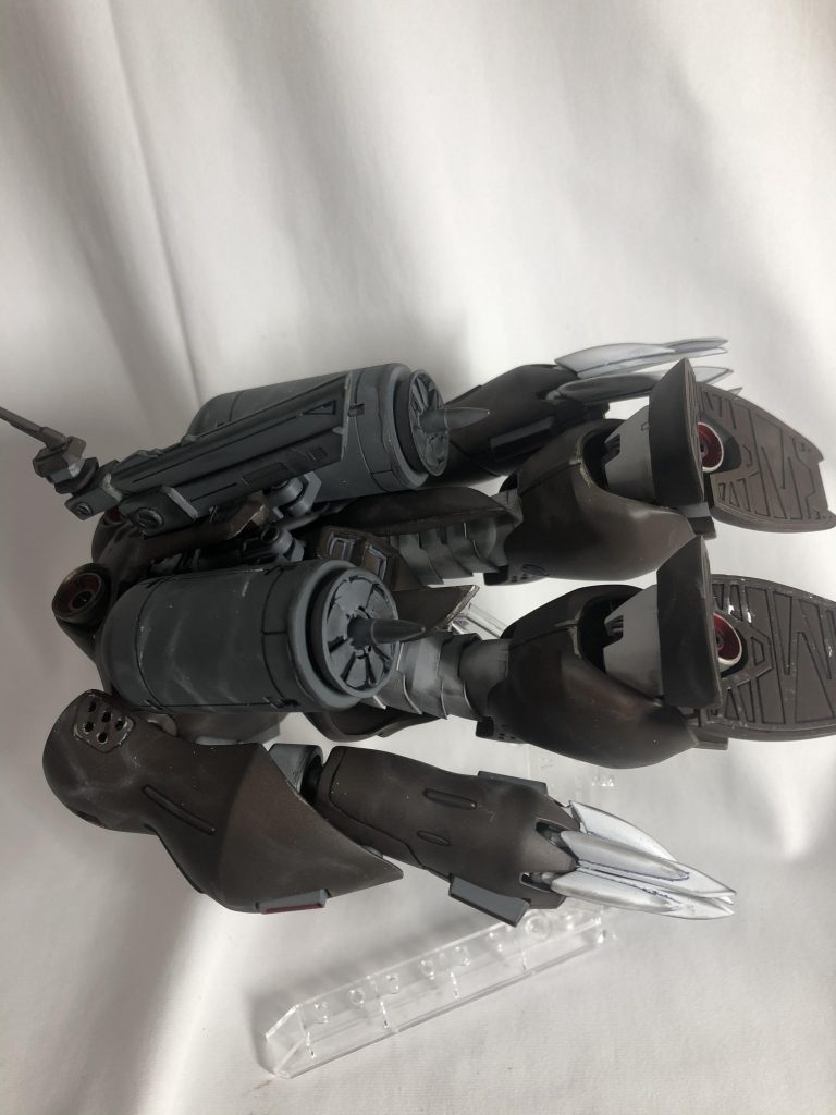 肩や腕を畳んで潜航形態です。ミサイルカバーにハイゴッグの足をつけてスクリューにしました。こちらも潜航時は折りたたみます。
    +