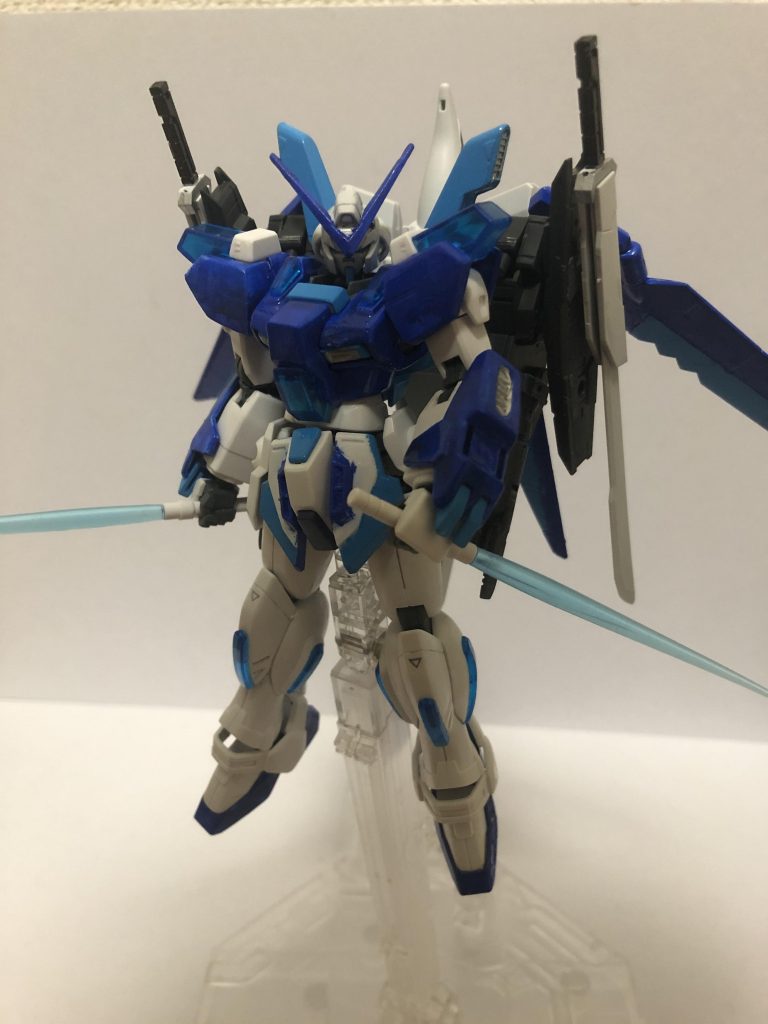 ビームサーベル腰に搭載されている白兵戦用の兵装。取り回しがよい
    +