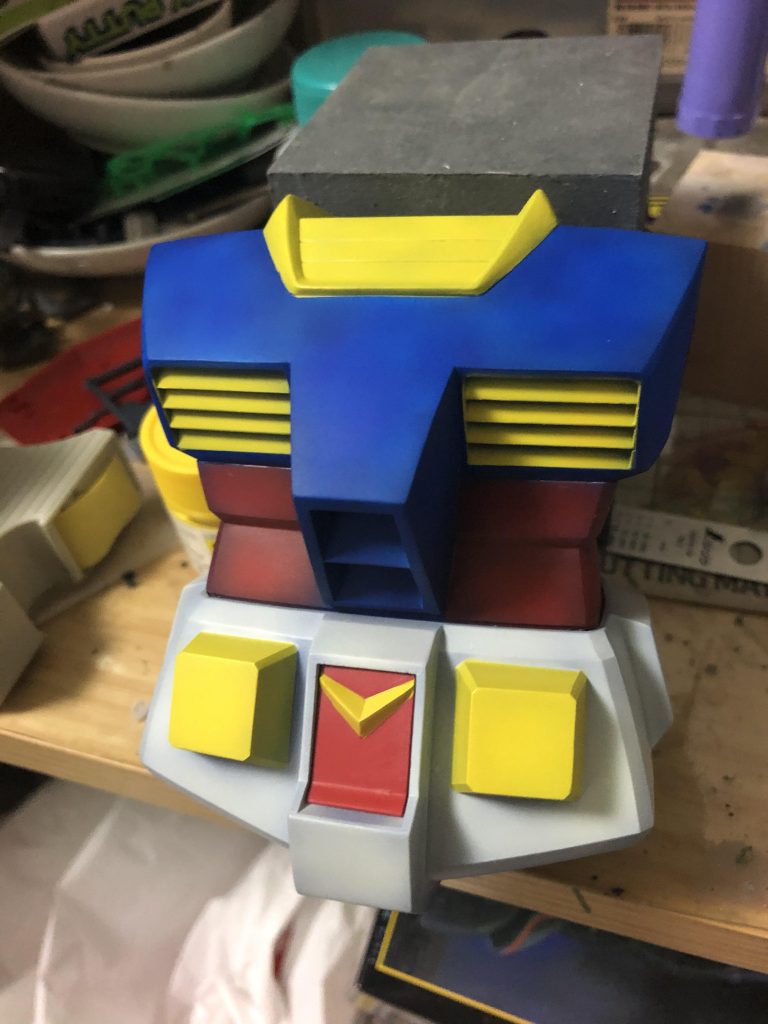 黄色はマスキングしながら塗り分け。