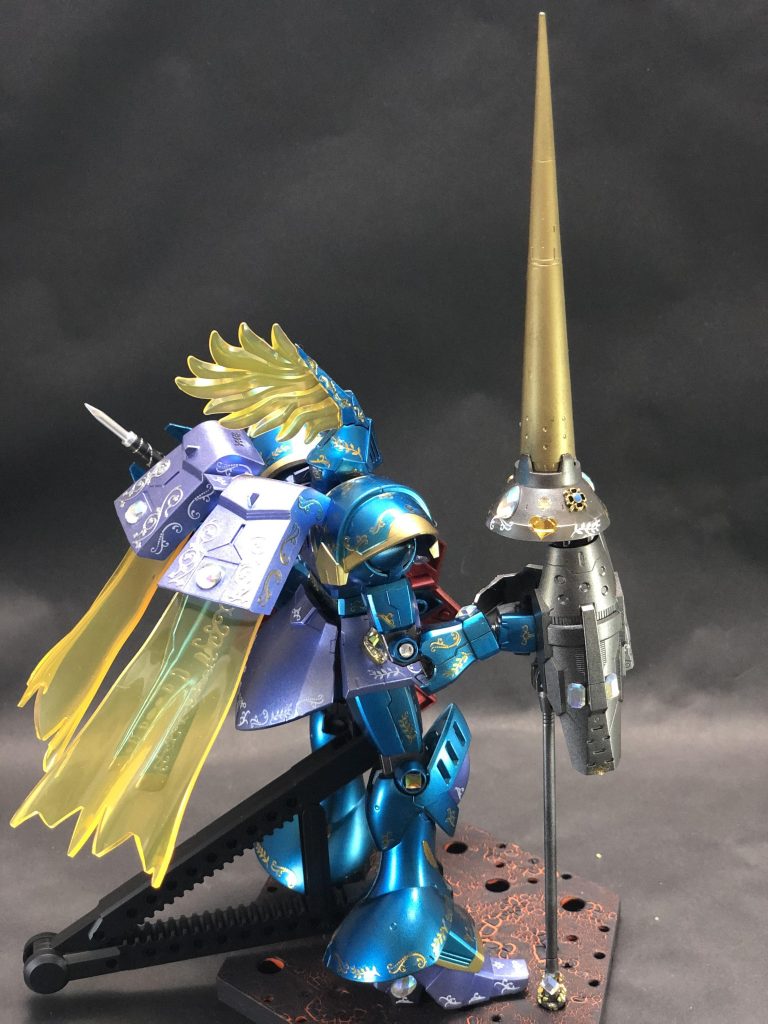 後ろから。マントは赤くすれば良かったかな