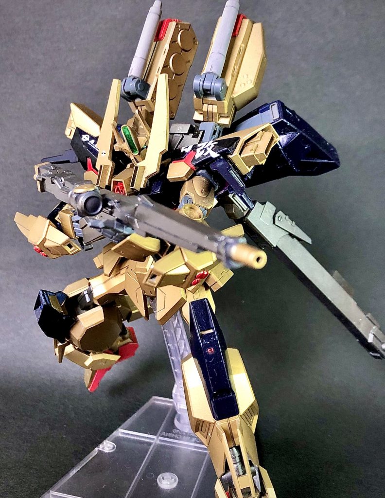 ロングメガバスター「キャノン」だとか「ライフル」などとつかない独特のネーミング。デザイン、ネーミングともに宇宙世紀で一番好きな武器です。