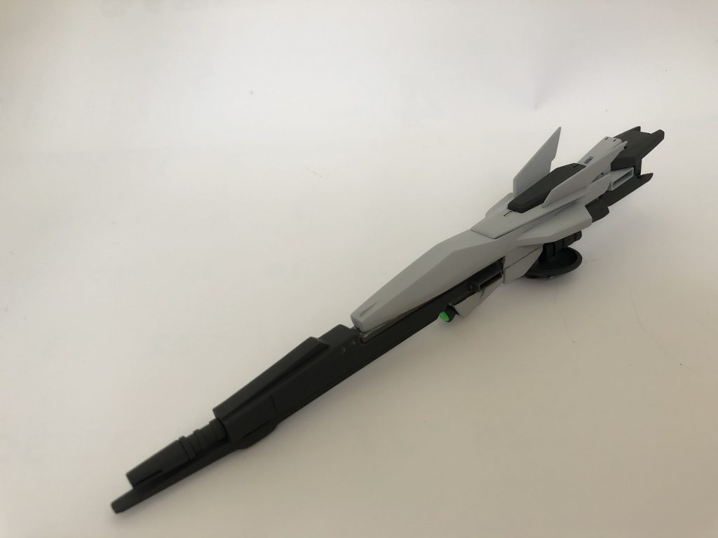 機首としてもデザインに関わってくるので、Age2のシールドにウイングをつけたものを取り付け、ヒロイックながらもうるさすぎない感じを目指しました。