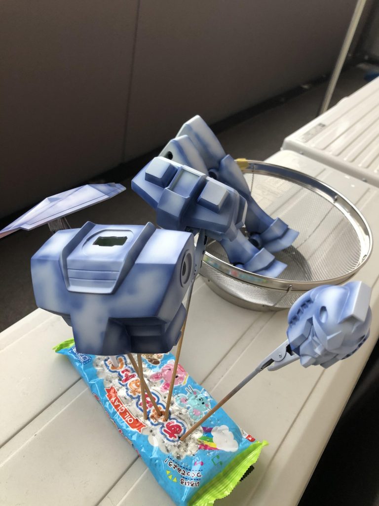 下塗り作業中。