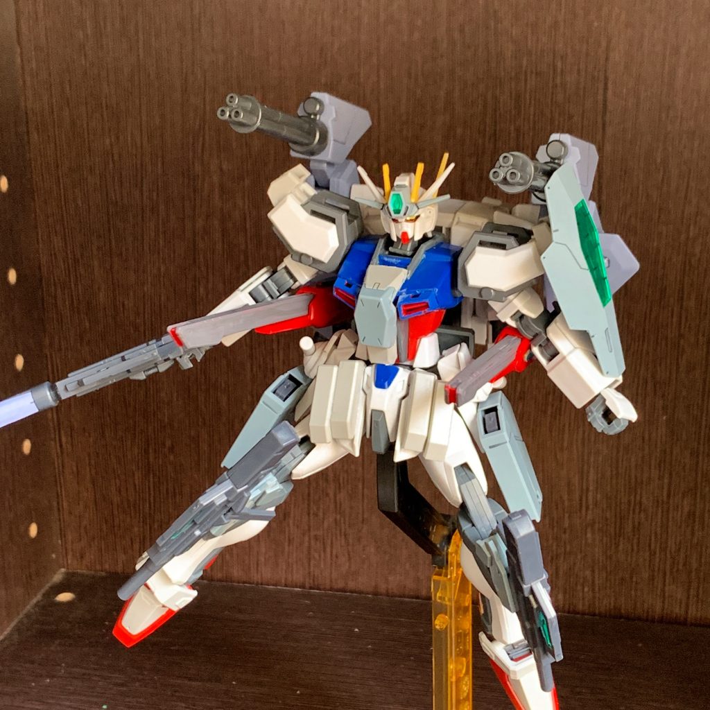 サーガの武装にバックパックにガトリングとビームキャノンがあります。