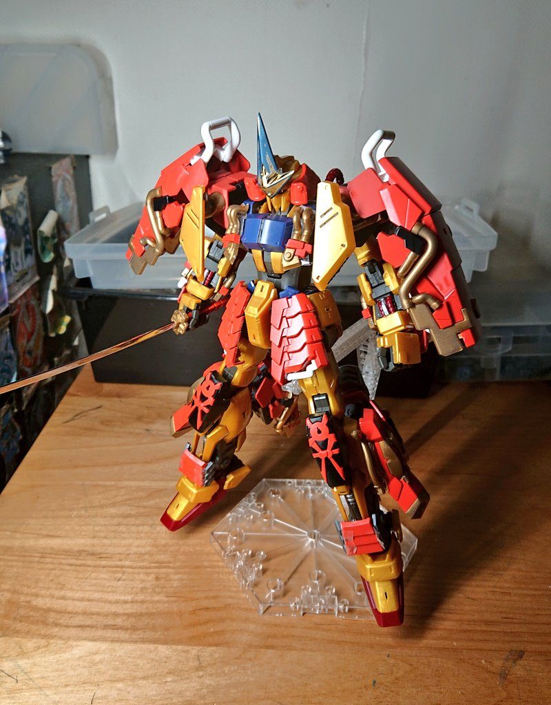 今回使った百式は「MG量産型百式改」のものなのでメッキコートされておらず塗装派にはオススメです。
今回の作品では量産型百式改の部品を全然使ってないので、どうしようか悩み中です😅
+