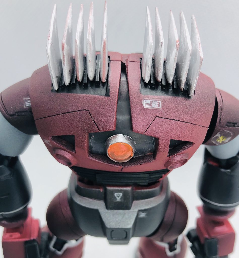 モノアイはHアイズとバーニアを組み合わせです。透明プラ板でモノアイガードを作りましたが、クリア度が期待する感じにならなかったので、モノアイは外だしのネオジム磁石にしました。いつかリベンジ!