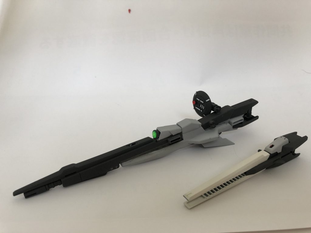 武装たち。ドッズライフルはバレルをライトニングバックウェポンmk2の物にしてみました。
ドッズスマートガンはライトニングバックウェポンとゼータのメガランチャーを組み合わせて、レドームを追加してみました。