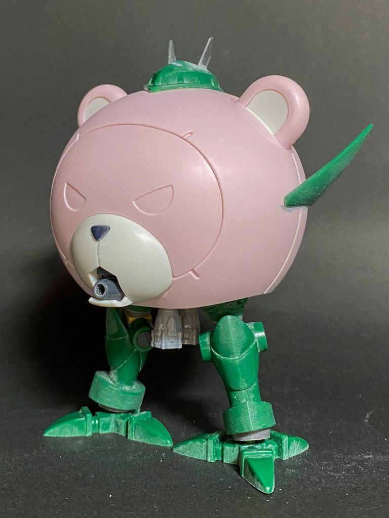 口のメガ粒子砲と頭部のアンテナはコトブキヤのMSG。足首の軸隠しはWAVEのUバーニア･フラット。