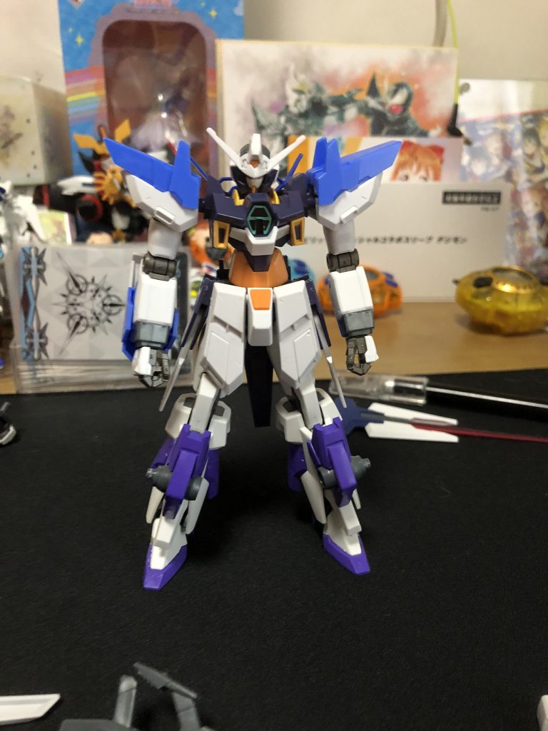 ベースはAGE2マグナムとHi-νブレイブでと昔の作ってジャンクだったらAGEFXの足パーツをマグナム膝パーツとミキシングダブルオーのセブンソードのパーツを接着
+