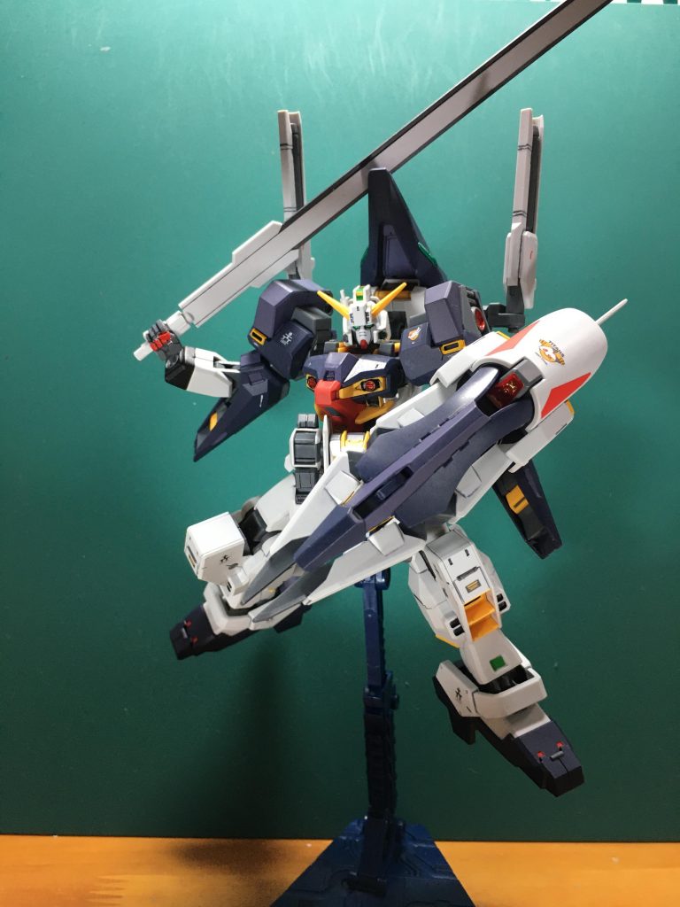 HGBCガンプラバトルアームアームズのグリップを使えば刃の部分だけを剣として使えます。