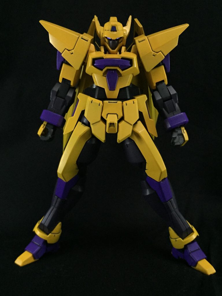 正面。
カラー配色は武御雷と篁唯依のスーツを参考にしました。
AGE本編にいたら悪役っぽいなと塗装し終えてから思いました。