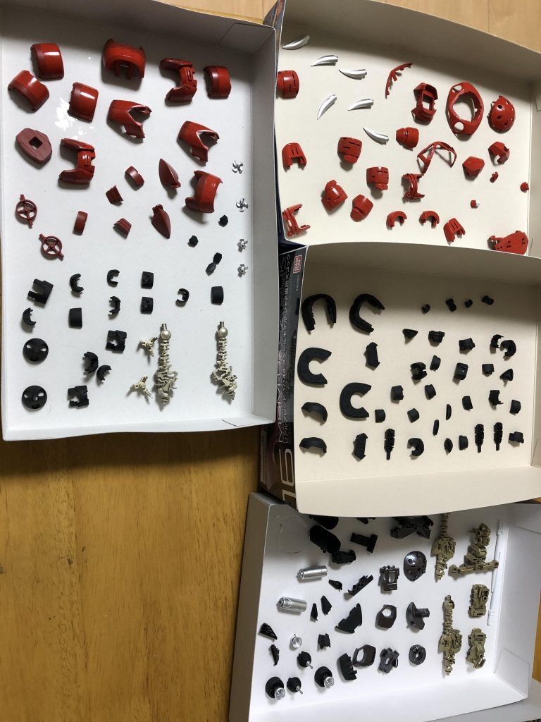 調子に乗っていきなりの塗装に四苦八苦。
でもネットで皆さんがハウトゥ上げてくださってるので見様見真似です。