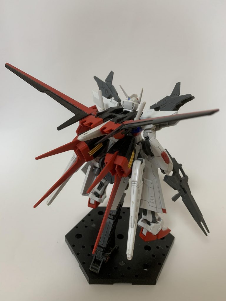 エールストライカーを背負った背面を見るとこのような見た目。
実は1番お気に入りの眺めです。