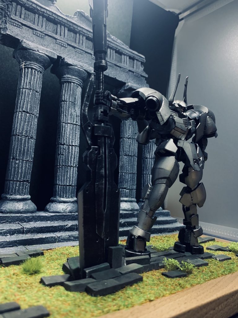 横から
バスターソードはニッパーでぶった切ってやったので修復はできません・・・
ただ個人的に後悔のないくらい良い出来になりました^_^