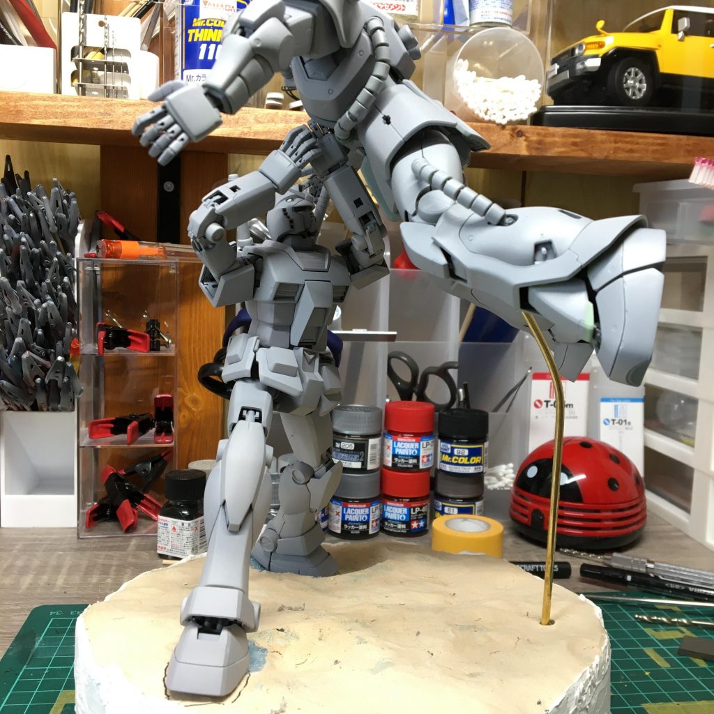 真鍮線でザクを固定
    +