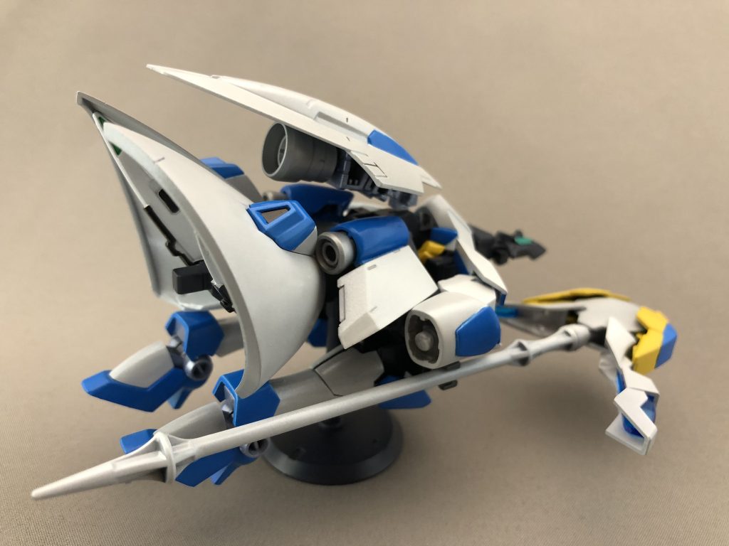 機体名:プリーストアーマー
コアティンカー専用の支援機です。
コアガンダムの支援機基部にノーベルガンダムやレギンレイズジュリア、アースリィーユニットなどのパーツをミキシングしています。
この形態については完全後付け作成なのですが、思いの外まとまりました。
それではさっそく、