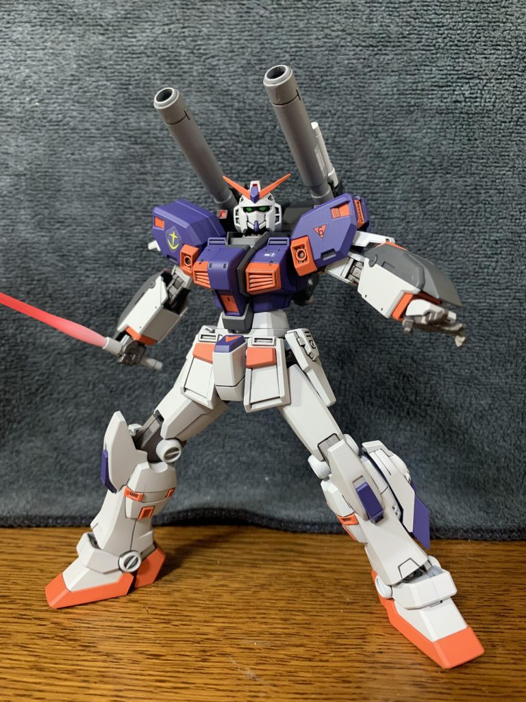 シールドや胸元には、地球連邦陸軍のエンブレムを入れています。