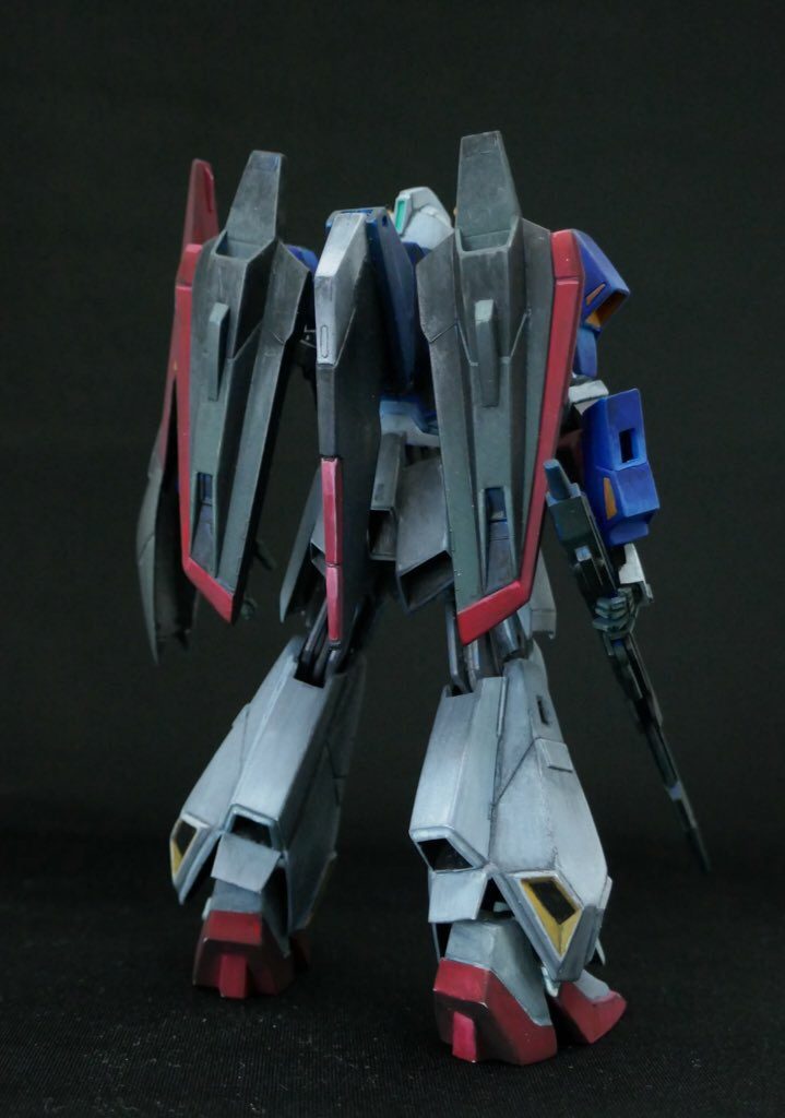 フライングアーマーやシールドの黒部分はディテールが消えないようにグレーでグラデーションを入れてます