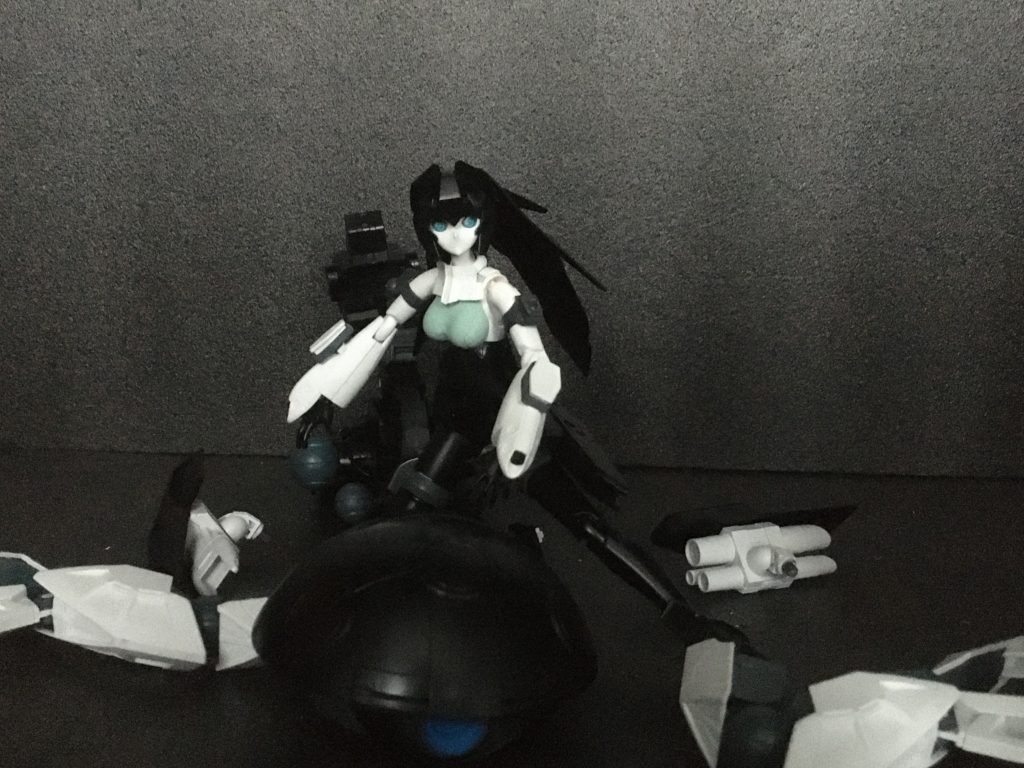 MS状態にすることも可能です。
戦闘の際はこちらがメインになります。
髪が黒いのは私の趣味と後頭部のパーツの片方を接続用に改造してしまって用意できなかったからです