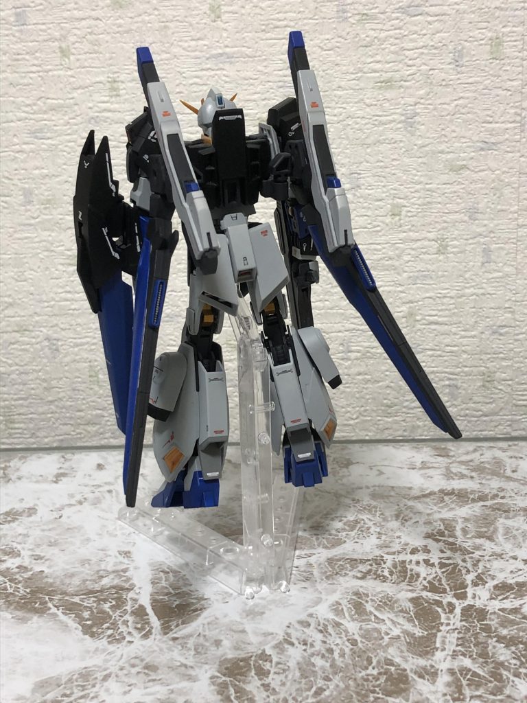 背面ビームライフルはZガンダムの物をそのまま使用