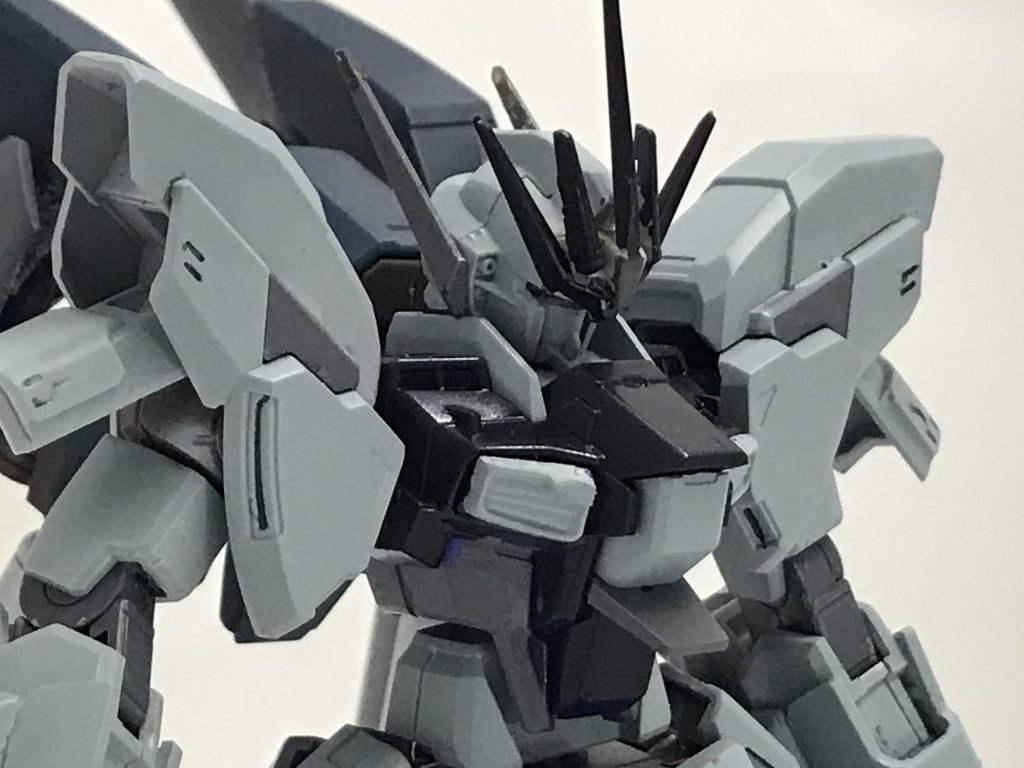 ズームしてみました。本当に存在感のあるガンプラだと思います。