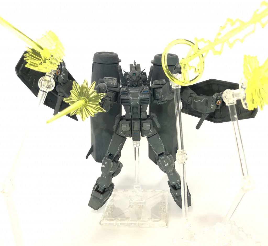 8号機はその後もパイロットを変え、装備を変えながら100年間稼働したガンダムとなるが、それはまた別の話である