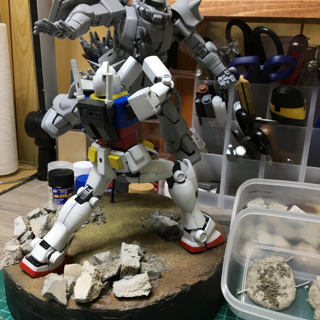 ダイソーのセメントで瓦礫作り
    +