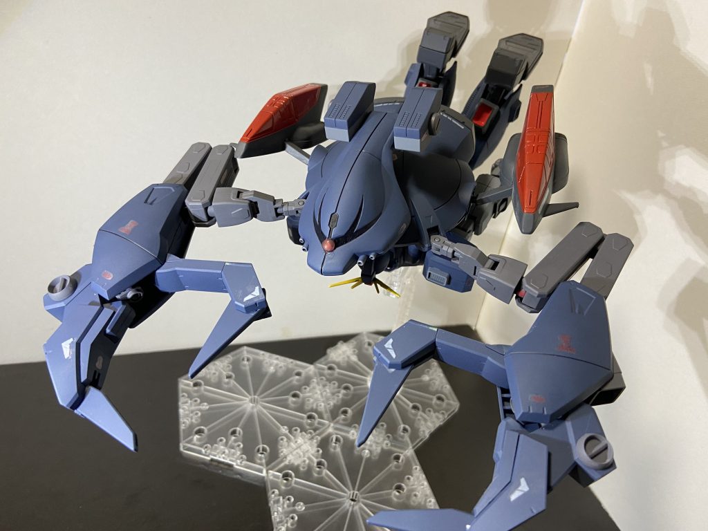 差し替え無しでモビルアーマー形態も再現。