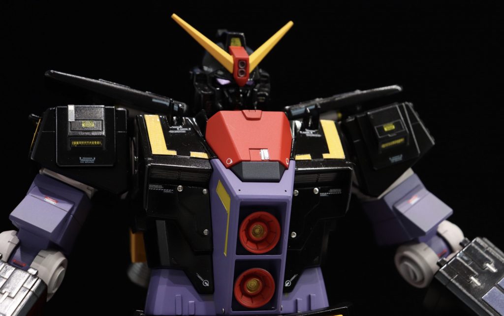 怪しくギラつくサイコ。