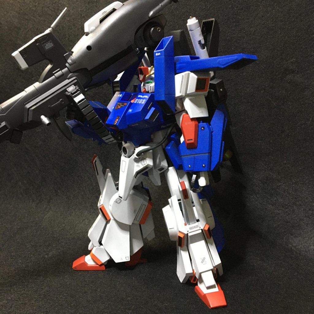 細部にメタルボール、ハトメを埋め込んでます。
    +