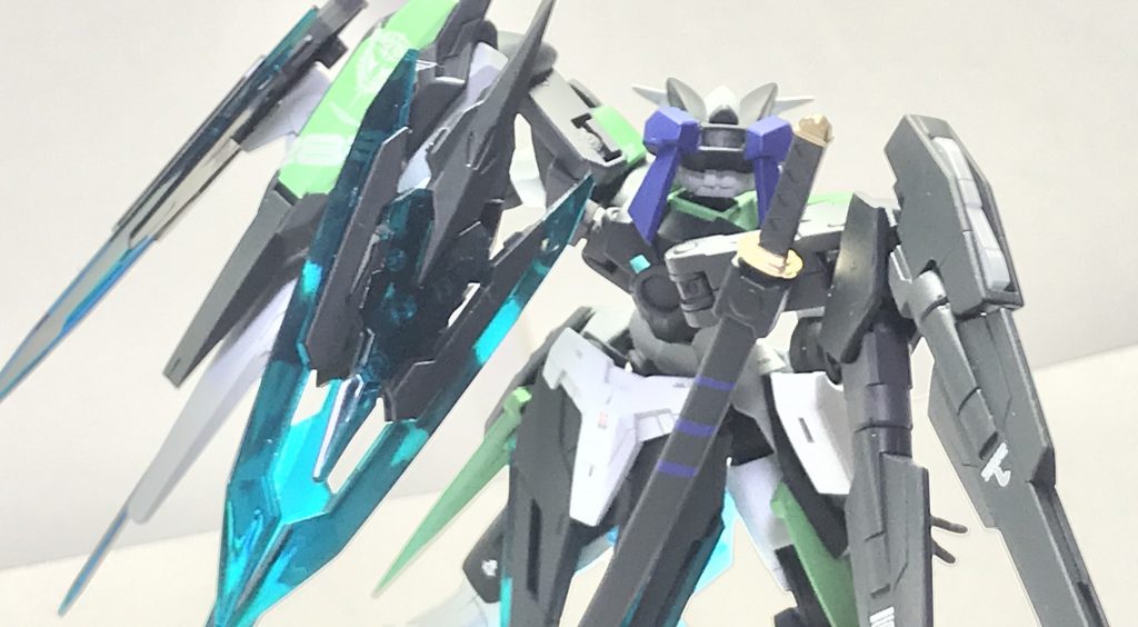 また、本人が演じた役柄をモチーフにしているということでリボン状の追加センサーユニットも作成しているが、索敵能力こそ向上するものの背面の装備との干渉が著しく、クロスレンジでの戦闘に支障をきたすため実戦で採用されることはなかったという。