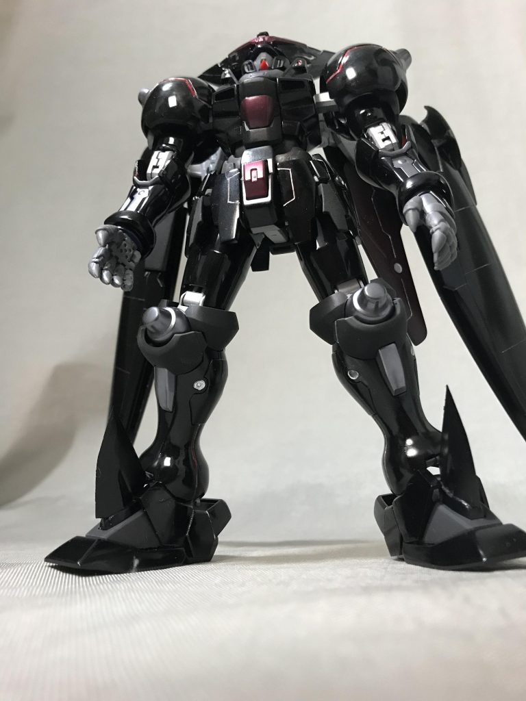 足の刃は延長して、尖らせています。