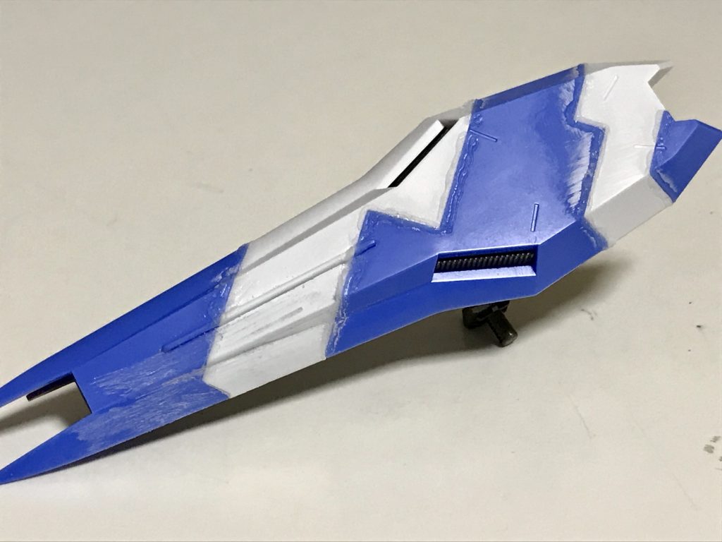 シールドは、色分けの合わせ目を埋めている最中です。でも、めんどくさくなってきまして…きっと放置でしょう(汗)→ その後そっとジャンク箱に入れられました(^^;
    +