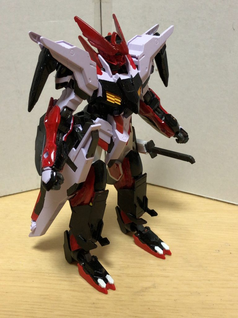 まずは機体全容からマルコシアスの胴、腕、背、メイスをイエローサブマリンで購入し、ジャンクパーツを用いてどう改造するかと悩んだ結果、この形に行き着きました   ですがこの姿で終わらせるつもりはありませんまだあります
    +