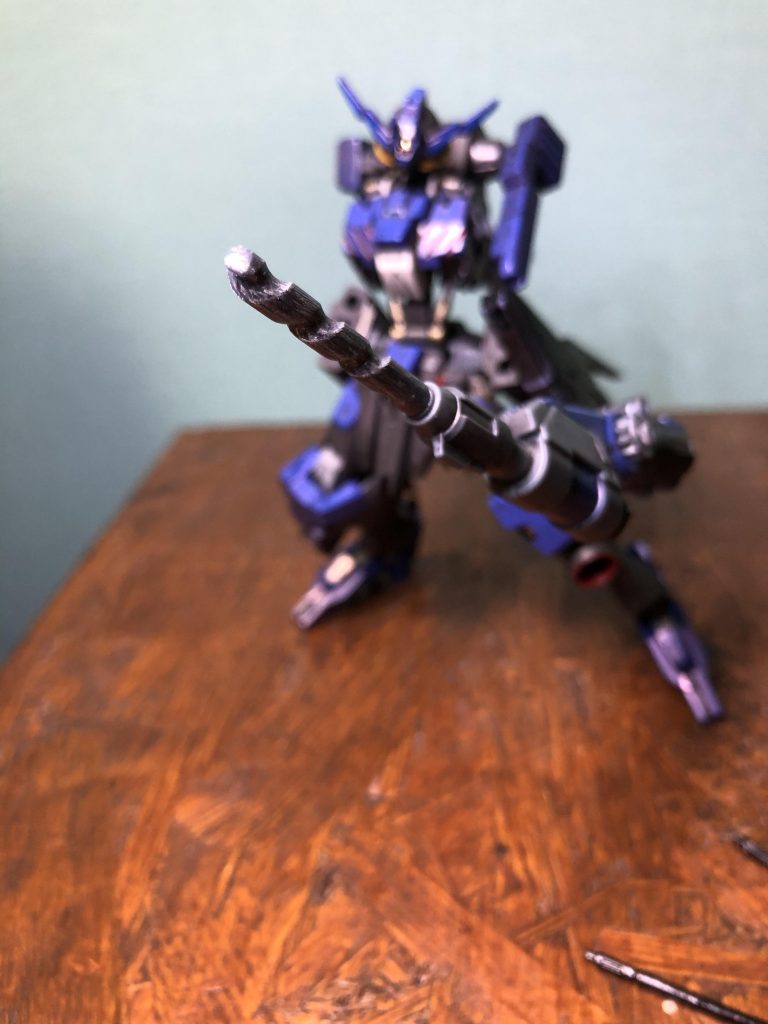 両腕が破壊され、詰め寄られた絶体絶命時に必殺のドリル。パイルバンカーに変更も可能。別にピンチじゃなくても発動可能。ドリルを折って手にして相手に刺すのも可。